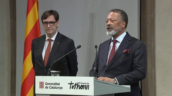 El presidente de la Generalitat, Salvador Illa, recibe al director general del ISE, Mike Blackman, en el Palau de la Generalitat