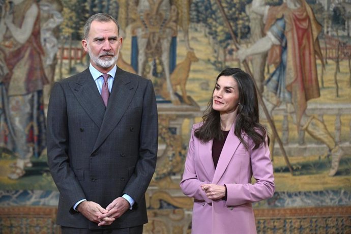 El Rey Felipe y la Reina Letizia durante la reunión anual del Patronato Instituto Cervantes celebrada en el Palacio Real de El Pardo, a 05 de febrero de 2025, en Madrid (España). Durante el acto, los monarcas han entregado el Premio “Premio Ñ”, con el que