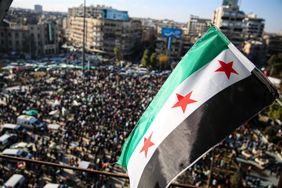 Archivo - Nueva bandera de Siria tras la caída del presidente Bashar al Assad