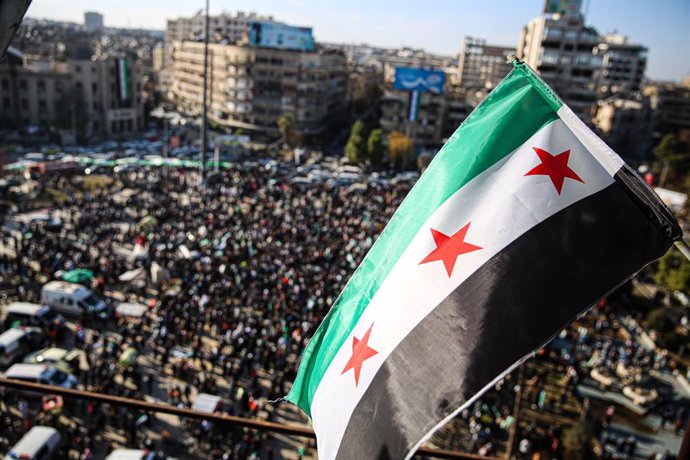 Archivo - December 13, 2024: Aleppo, Syria. 13 December 2024. A major rally takes place in Aleppo on ''Victory Friday'' to celebrate the fall of the Syrian regime of Bashar Al-Assad. A large crowd converged into Aleppo's Saadallah al-Jabiri Square to mark