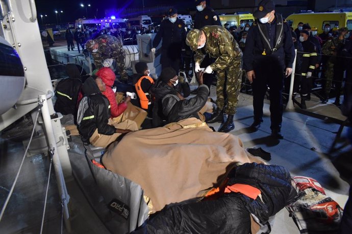 Rescatados 16 migrantes somalíes frente a las costas de Argelia