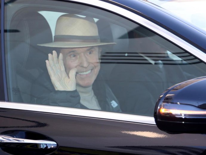 Archivo - Raphael Sale Del Hospital 12 De Octubre Tras Recibir El Alta Hospitalaria, A 27 De Diciembre De 2024