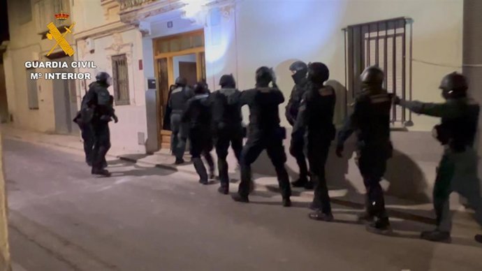 Agentes durante la operación