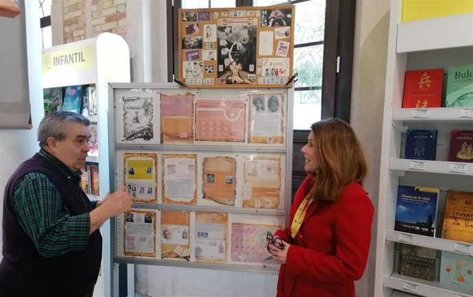 Correos celebra la figura de la mujer en la filatelia en la nueva exposición de la oficina principal de Málaga