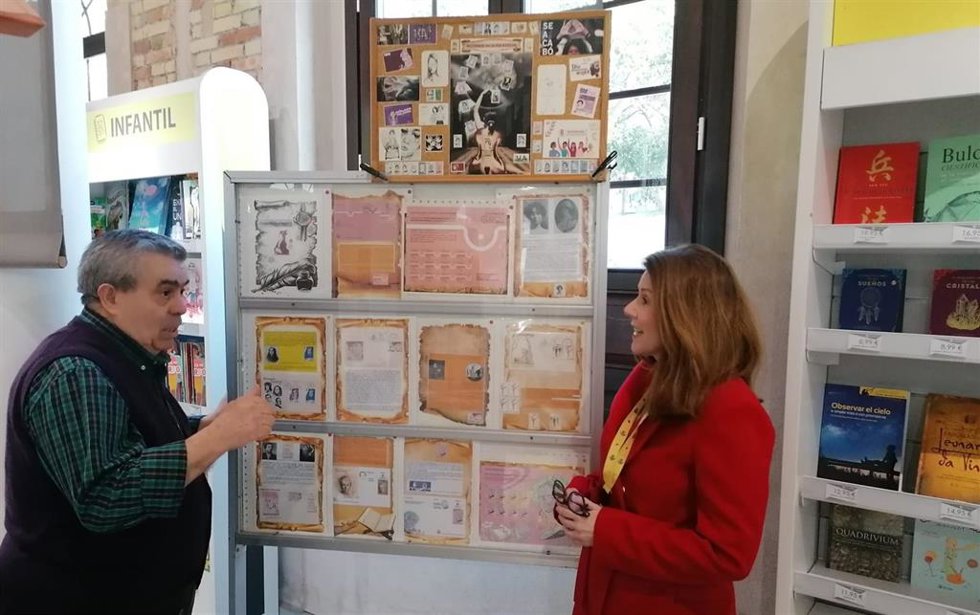 Correos celebra la figura de la mujer en la filatelia en la nueva exposición de la oficina principal de Málaga
