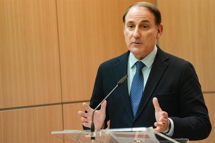 El presidente de la CEA, Javier González de Lara durante su intervención en el foro. A 20 de enero de 2025, en Sevilla, Andalucía (España)