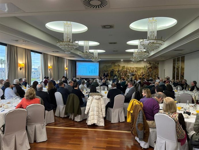 CaixaBank Banca Privada analiza las perspectivas económicas y financieras para 2025 con más de 100 clientes de Cantabria