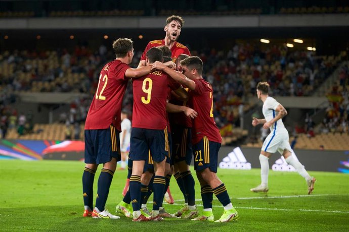Archivo - La selección española sub-21 celebrando un gol.