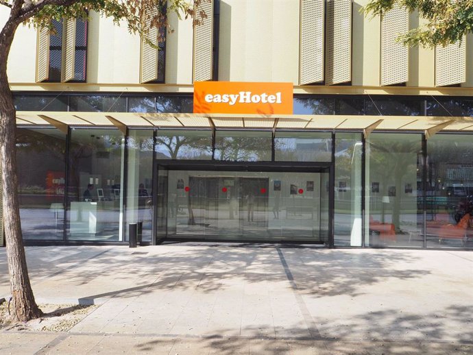 Archivo - Entrada easyHotel Barcelona.