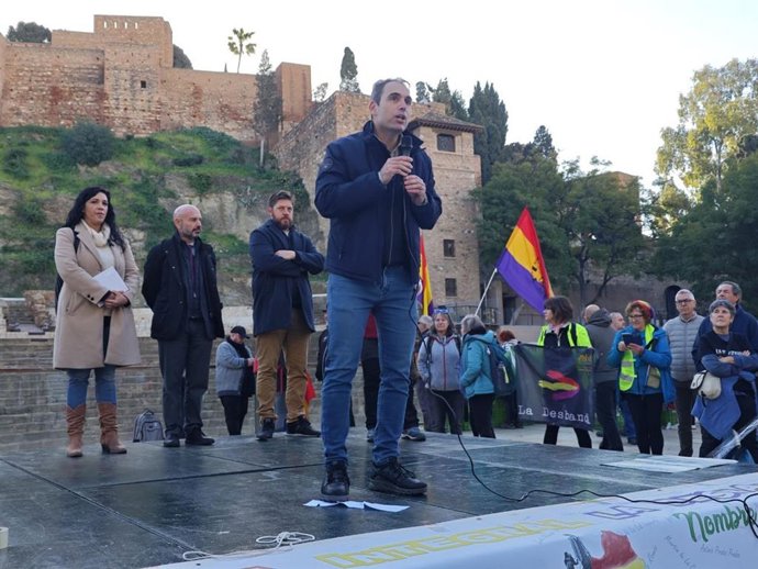 Salida de la IX Marcha Integral La Desbandá,  a la que asiste Toni Valero, coordinador de IU-A y diputado de Sumar en el Congreso