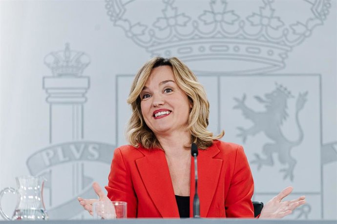 La ministra de Educación, Formación Profesional y Deportes y portavoz del Gobierno, Pilar Alegría, durante una rueda de prensa tras el Consejo de Ministros, en el Complejo de la Moncloa, a 4 de enero de 2025, en Madrid (España). 