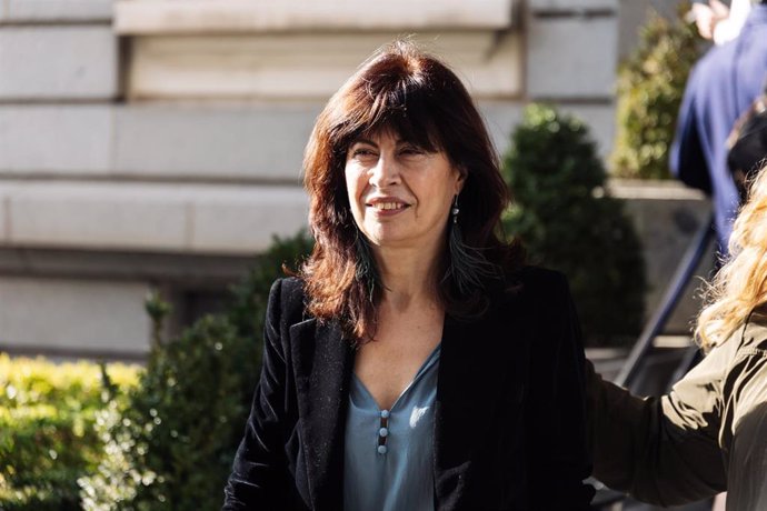 Archivo - La ministra de Igualdad, Ana Redondo, a su llegada durante una sesión plenaria, en el Congreso de los Diputados, a 30 de enero de 2024, en Madrid (España). 