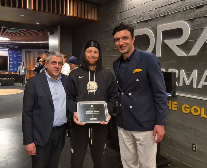ONU Turismo nombra a los jugadores de baloncesto Stephen Curry y Zaza Pachulia nuevos embajadores.