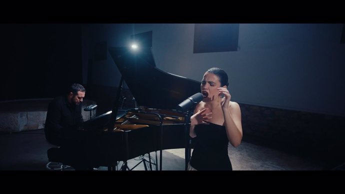La Maria lanza 'Consagració', una canción "íntima y minimalista" sobre la despedida que supone el primer adelanto de su nuevo disco, 'Robina', que se estrenará el próximo 28 de febrero.