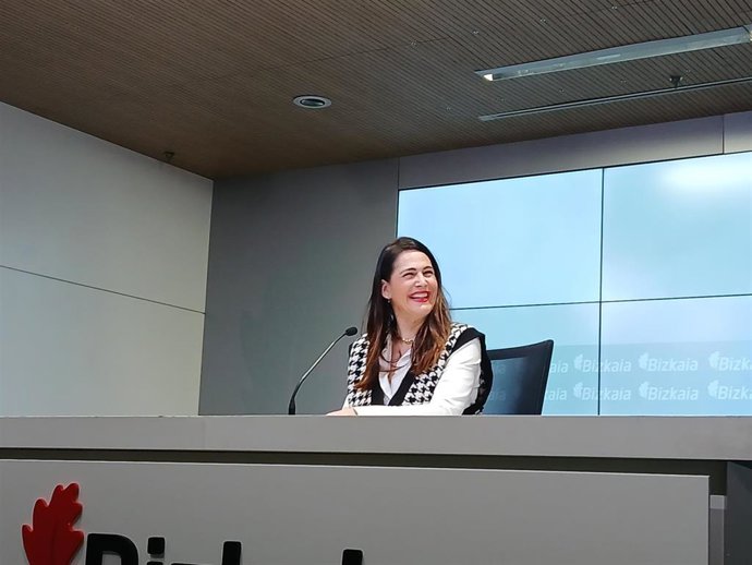 Archivo - La portavoz de la Diputación de Bizkaia, Leixuri Arrizabalaga, en rueda de prensa.