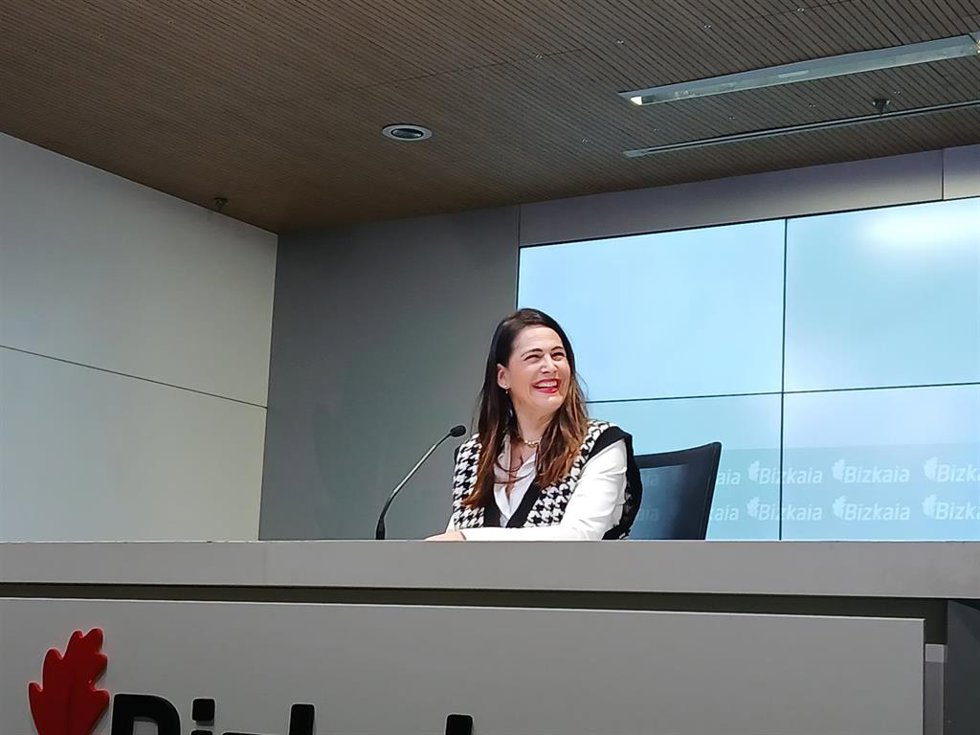 Archivo - La portavoz de la Diputación de Bizkaia, Leixuri Arrizabalaga, en rueda de prensa.