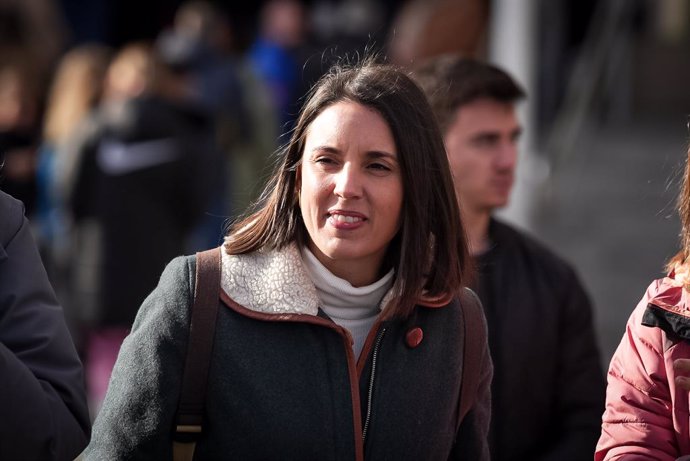 (I-D) La secretaria política de Podemos, Irene Montero, a su llegada, a los Juzgados de Plaza de Castilla, a 28 de enero de 2025, en Madrid (España). El juez ha citado a declarar a Mbayé, por una querella presentada por el sindicato Confederación Española