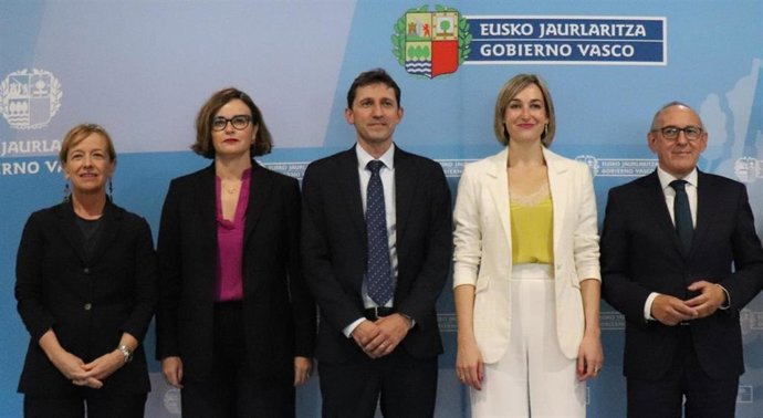 Eider Mendoza, Elizabete Etxanobe, Noël d'Anjou, María Ubarretxena y Ramiro González