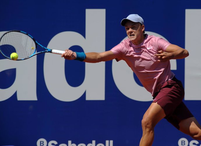 Archivo - BARCELONA, SPAIN - APRIL 18: Holger Rune of Denmark.  ATP Barcelona Open Banc Sabadell at the Real Club de Tenis Barcelona on April 17, 2021 in Barcelona, Spain. (Photo by Sergio Carmona/Quality Sport Images)