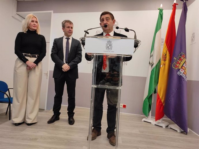 Reyes durante la rueda de prensa en la que se le ha preguntado por su decisión de abandonar la Secretaría General del PSOE