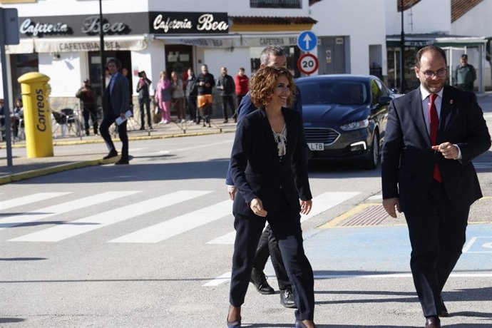 La ministra de Hacienda, María Jesús Montero, llegando a un acto en la Mancomunidad de Municipios del Campo de Gibraltar.
