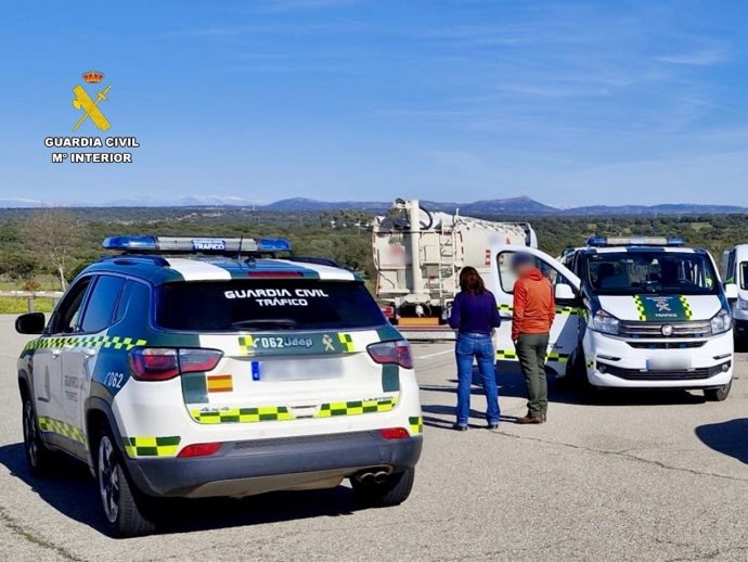 La Guardia Civil detiene a un hombre en la A-5 por tráfico de Drogas.