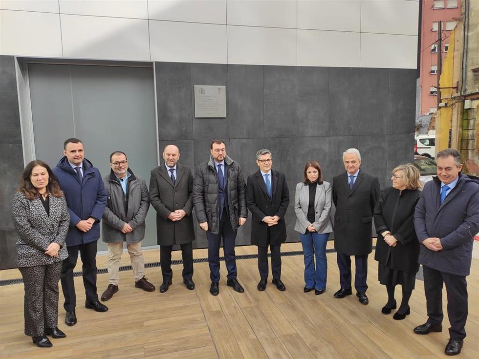 Adrián Barbón y Félix Bolaños, en el centro