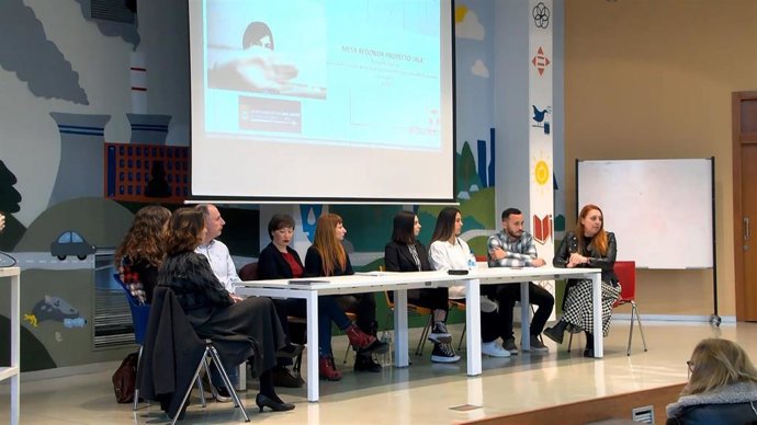 Imagen de una de las charlas del proyecto 'Ala' en San Javier