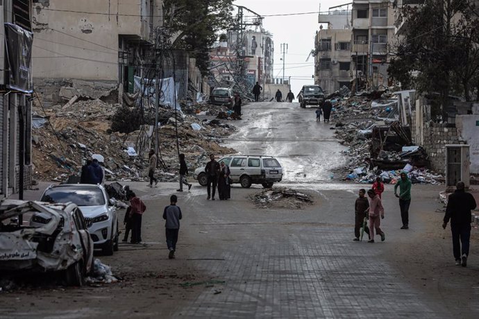 Imagen de archivo de una calle de Gaza tras los bombardeos.