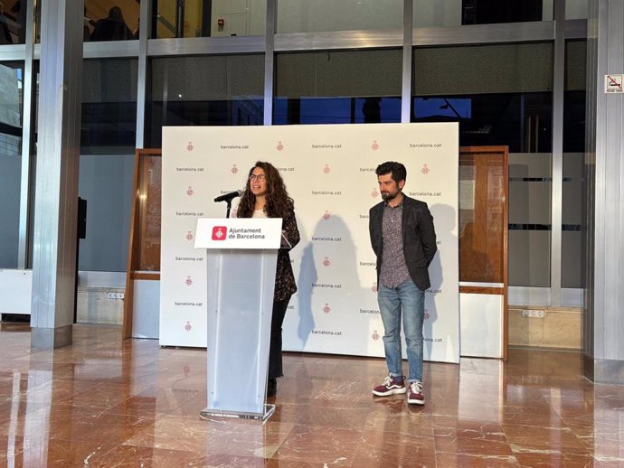 La concejal de Salud y Personas con Discapacidad, Marta Villanueva, junto al director de la Federación Catalana de la Discapacidad Intelectual (Dincat), Víctor Galmés