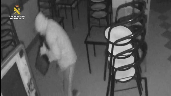 Uno de los detenidos en la operación Peperanda de la Guardia Civil durante un robo