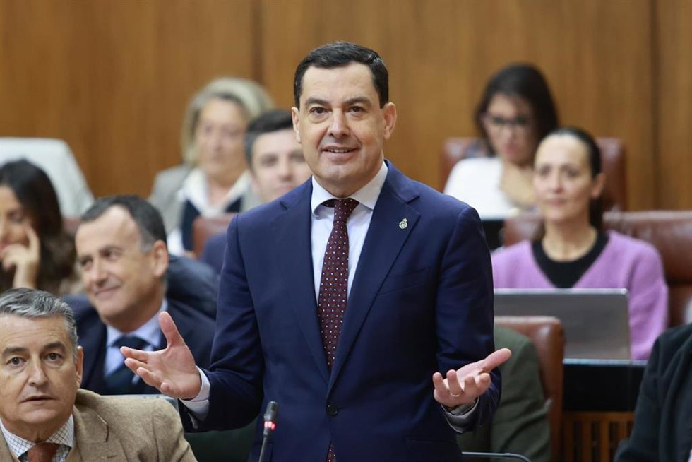 El presidente de la Junta de Andalucía, Juanma Moreno, este jueves en el Parlamento