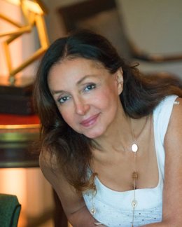 Archivo - Economía.- La empresaria Esther Koplowitz recibe la medalla de honor de la Real Academia Nacional de Medicina