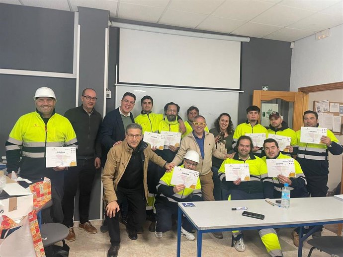 Diez personas se benefician del curso de operador de grúa móvil organizado por la Diputación de Cáceres