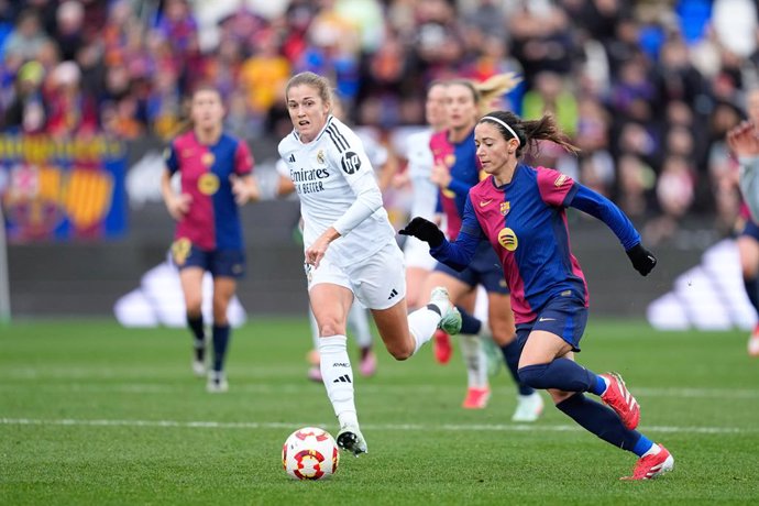 Aitana Bonmati of FC Barcelona and Filippa Angeldahl of Real Madrid in action during the Spanish Women SuperCup, Supercopa de Espana Femenina, final match played between FC Barcelona and Real Madrid at Butarqe stadium on January 26, 2025, in Madrid, Spain