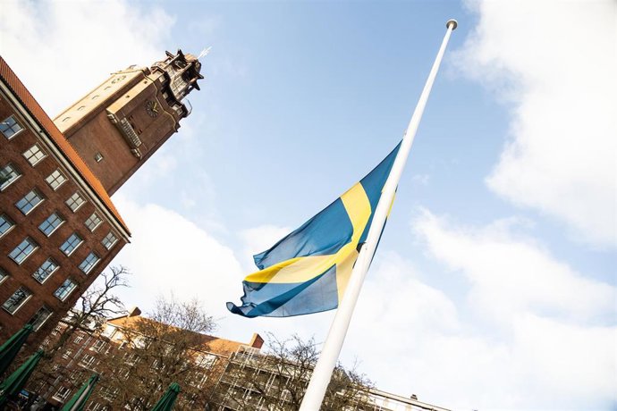 Bandera a media asta de Suecia por el tiroteo en una escuela de Orebro