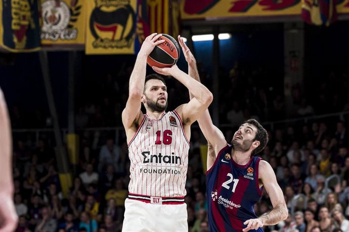 Archivo - Kostas Papanikolaou of Olympiacos Piraeus in action during the Turkish Airlines EuroLeague, match played between FC Barcelona and Olympiacos Piraeus at Palau Blaugrana on May 08, 2024 in Barcelona, Spain.