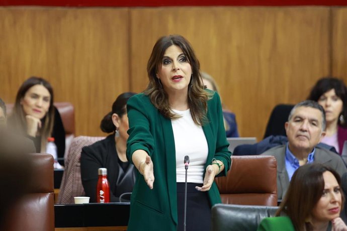La portavoz del Grupo Socialista, Ángeles Férriz, interviene durante la Sesión de Control al Gobierno de la Junta de Andalucía. A 06 de febrero de 2025, en Sevilla (Andalucía, España). Segunda jornada de Pleno, con Sesión de Control al Gobierno y pregunta