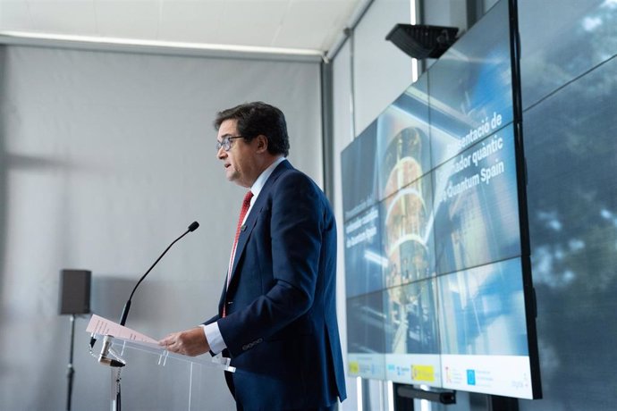 El ministro para la Transformación Digital y de la Función Pública, Óscar López, en el Barcelona Supercomputing Center (BSC)