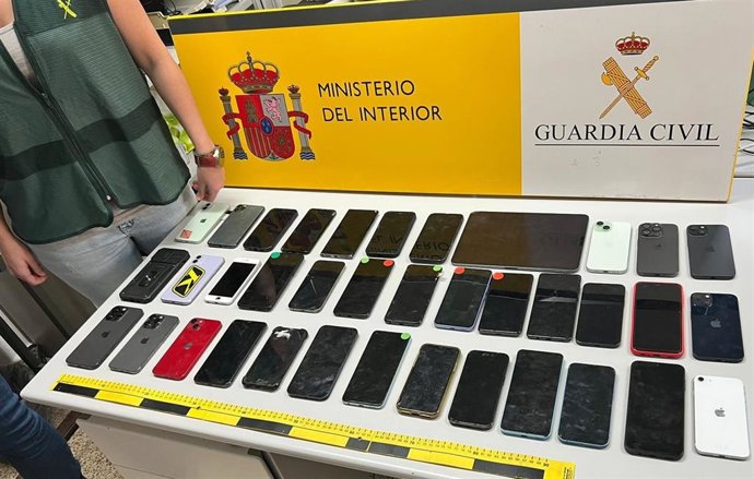 Teléfonos móviles incautados.