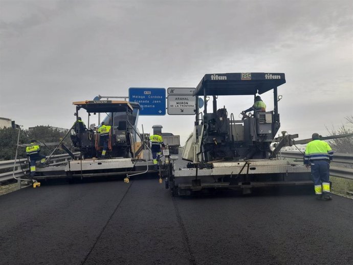 Reasfaltado de carretera.