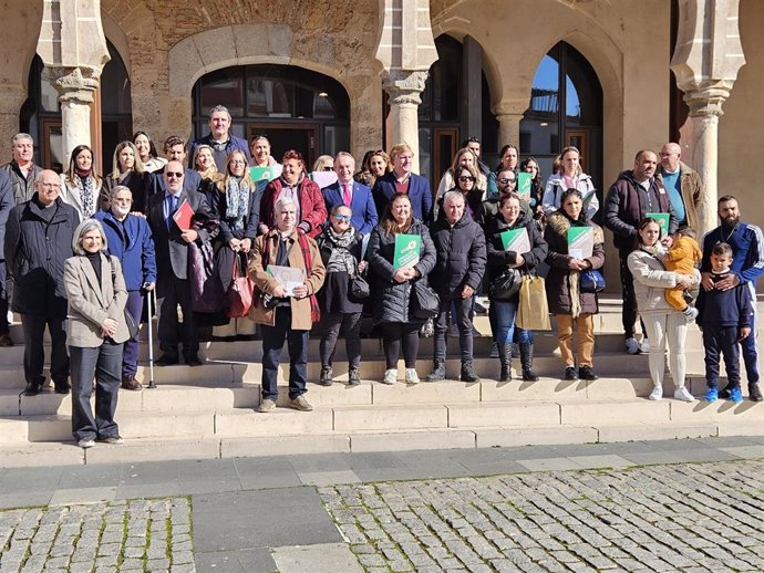 La Junta entrega las llaves de 40 viviendas públicas en Badajoz.