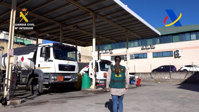 Agente de la UCO de la Guardia Civil en una operación por fraude millonario en el sector de hidrocarburos