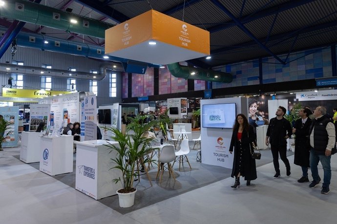 Con un estand propio, las entidades han presentado los proyectos del programa de aceleración Costa del Sol Tourism Hub, iniciativa que impulsa a emprendedores a través de asesoramiento en financiación, acceso a mercados y estrategias de posicionamiento