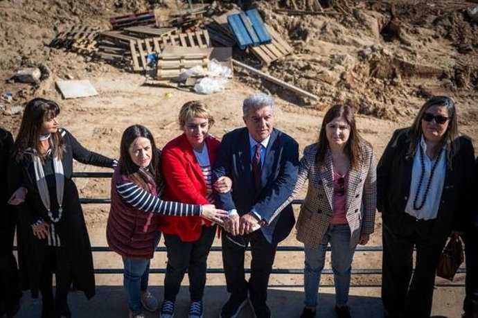 El presidente del FC Barcelona, Joan Laporta, en su visita a una zona afectada por la Dana que azotó la Comunitat Valenciana