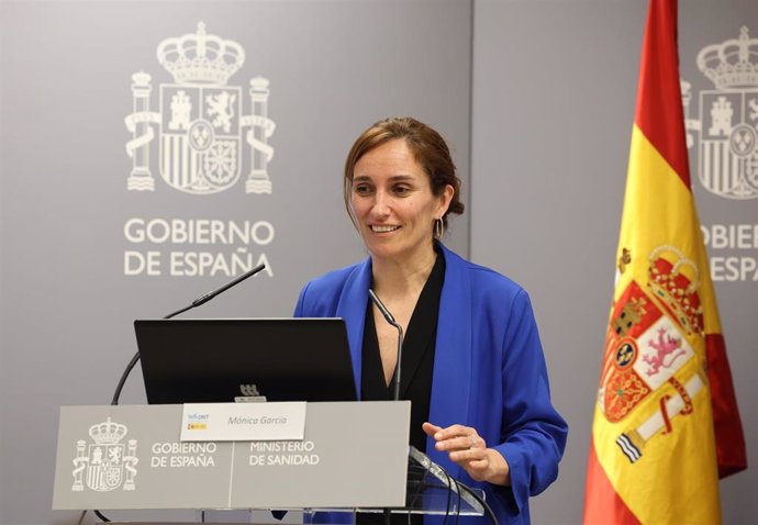 Archivo - La ministra de Sanidad, Mónica García, 