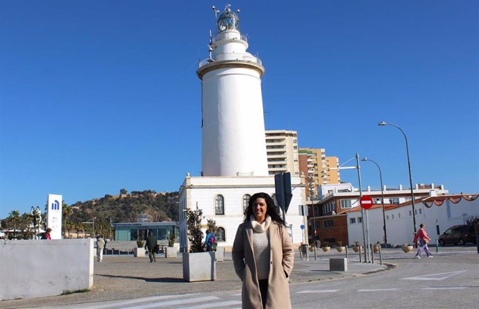 Toni Morillas, de Con Málaga, junto a la Farola