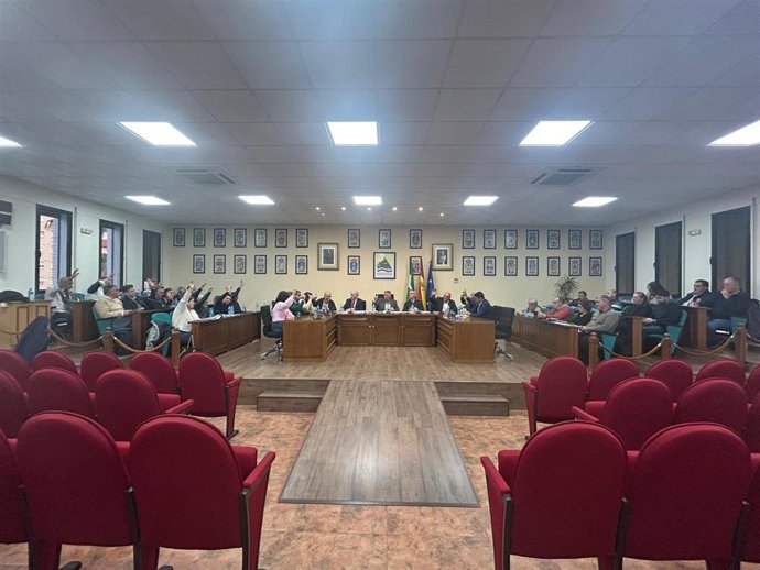 Sesión plenaria en el que la Junta General de la Mancomunidad de Municipios de la Costa del Sol Axarquía ha aprobado de forma inicial su presupuesto para 2025.