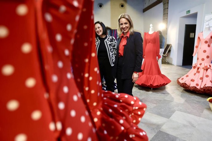 La presidenta de la Diputación de Cádiz, Almudena Martínez, durante la inauguración de la Pasarela Flamenca Tío Pepe Jerez 2025. 