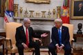 Netanyahu regala un 'busca' de oro a Trump como recuerdo del operativo contra miembros de Hezbolá